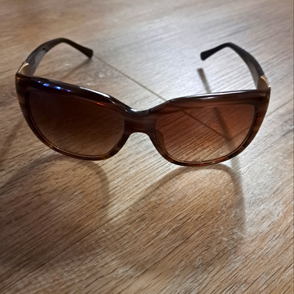 GIORGIO ARMANI AR-8042 Elegant Sunglasses